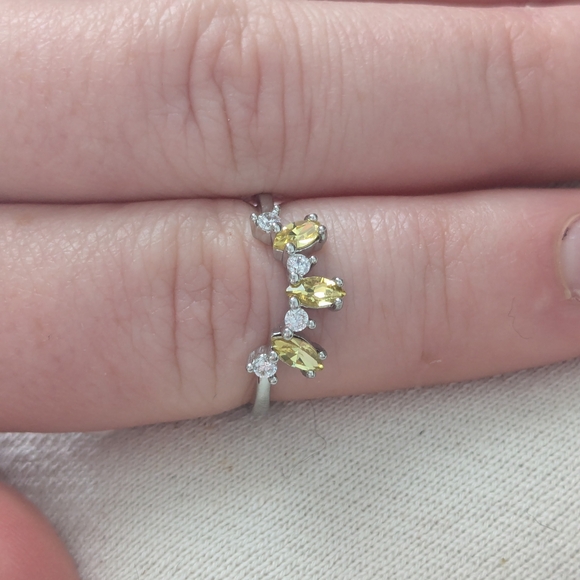 Jewelry - Silver and Yellow Ring -Sz 7